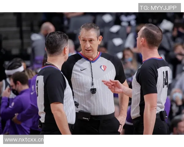 NBA进攻路径犯规解析及其对比赛策略和裁判判罚的影响分析 NBA进攻路径犯规解析及其对比赛策略和裁判判罚的影响分析